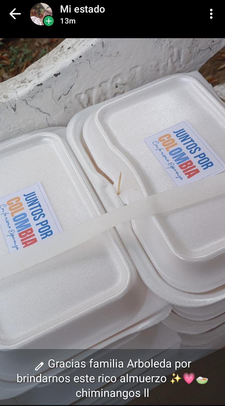 Mensaje de agradecimiento a la familia Arboleda sobre una fotografía de los almuerzos compartidos en Chiminangos II.