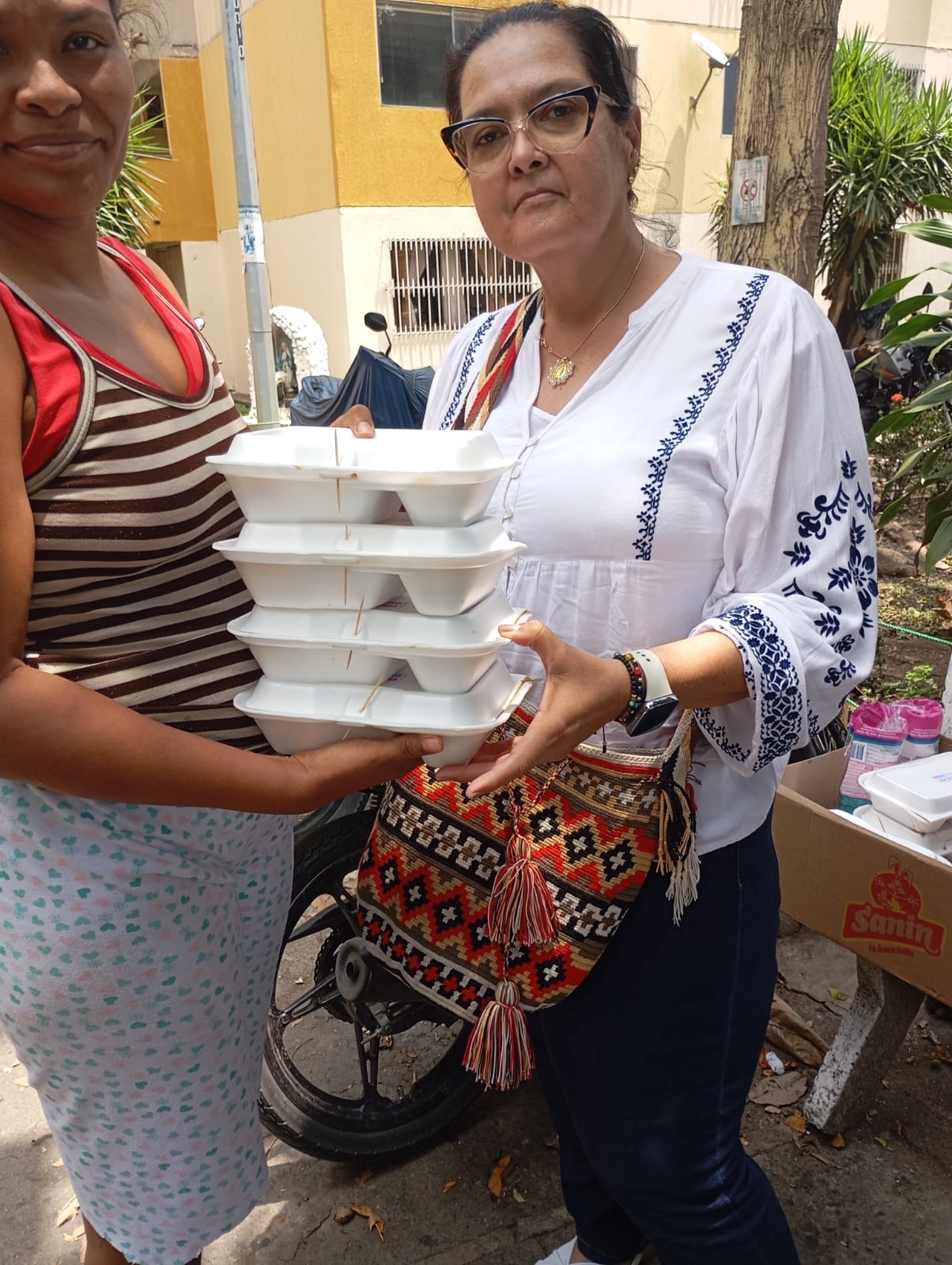Fotografía de la jornada de almuerzos compartidos gracias a la familia Botero Ayala